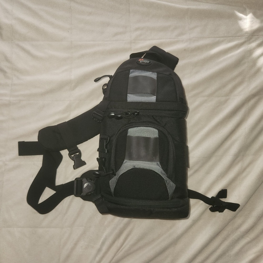 Lowepro Slingshot 100 AW Black Crossbody Camera Bag In Mint Condition